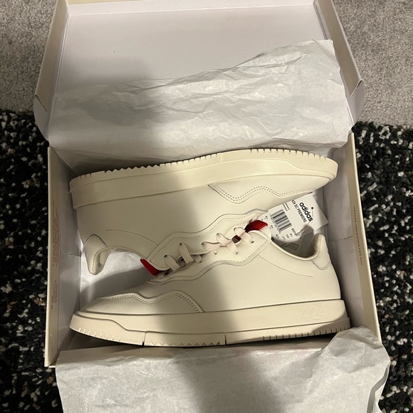 Adidas 424 on Fairfax-US 9 - Picture 5 of 8